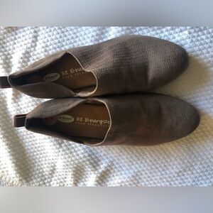 Dr School’s  shoes slide in size 7